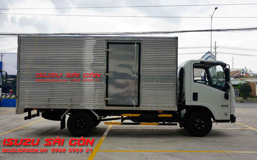 Xe Tải Isuzu 2T4 QKR QMR77HE5A Thùng Kín 6